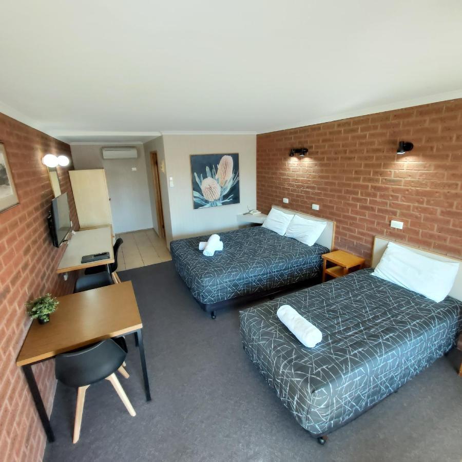 Country Mile Motor Inn Forbes Buitenkant foto