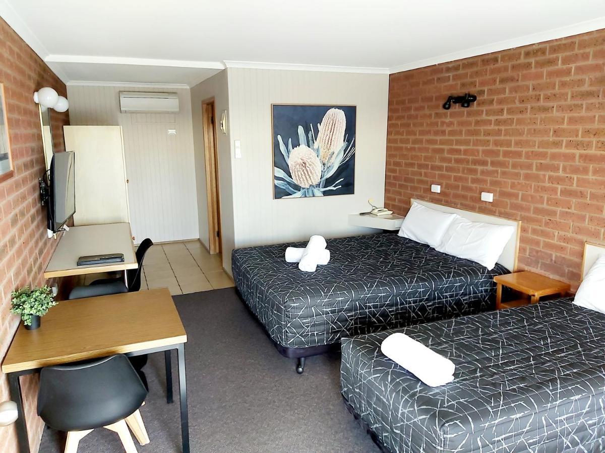 Country Mile Motor Inn Forbes Buitenkant foto