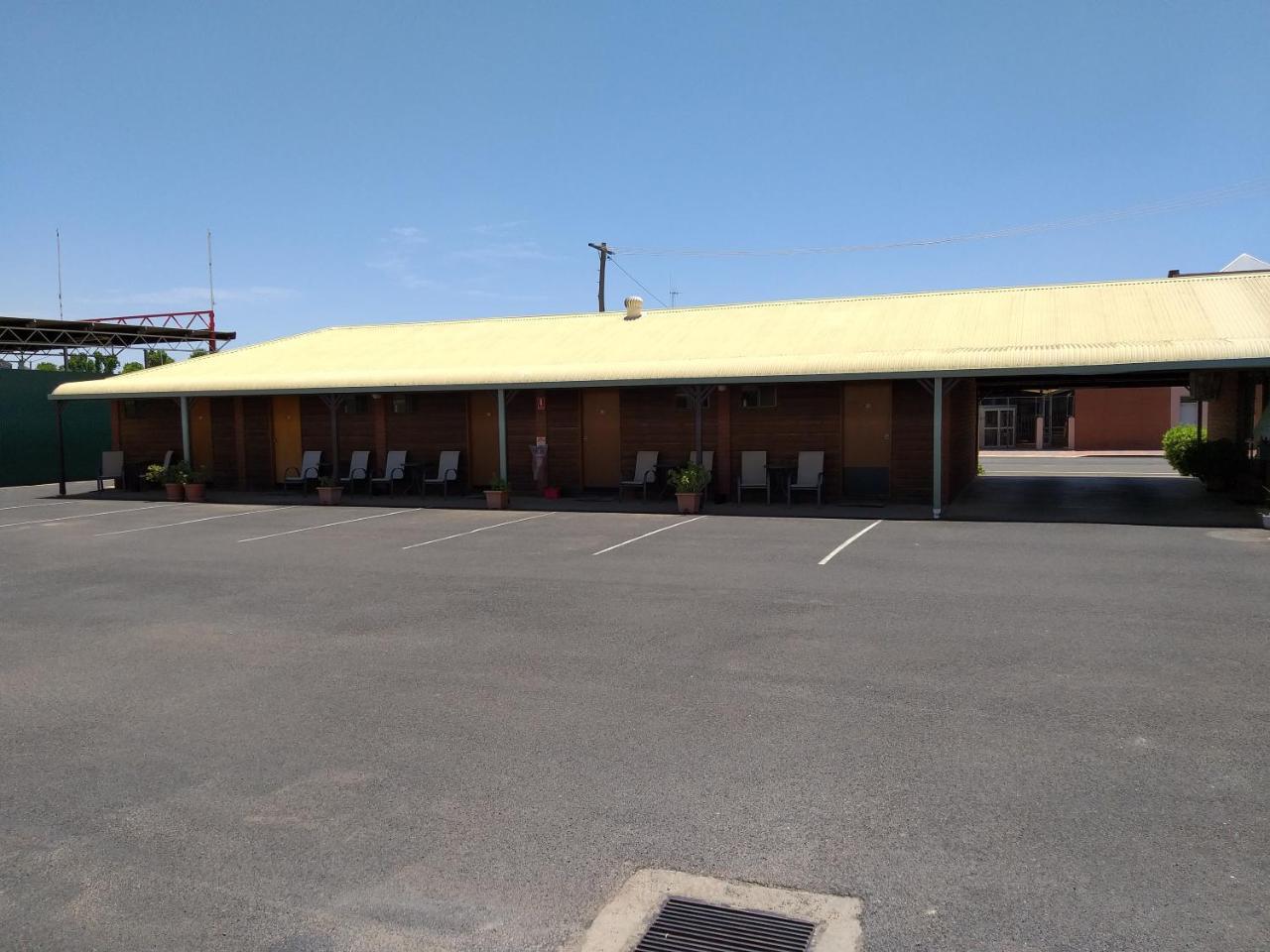 Country Mile Motor Inn Forbes Buitenkant foto