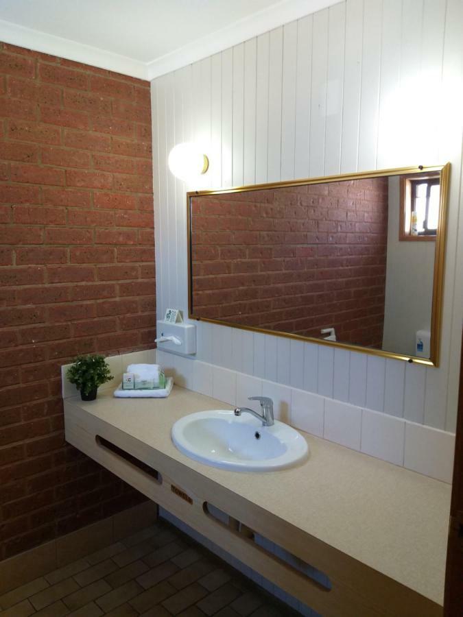 Country Mile Motor Inn Forbes Buitenkant foto